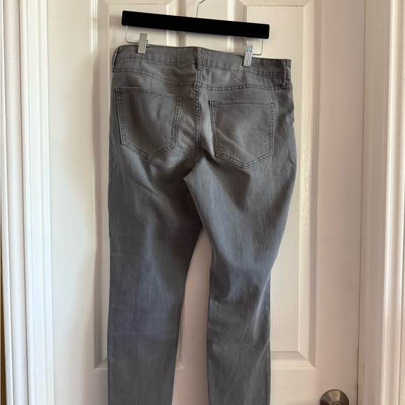 Old Navy Women's Super Skinny Jeans in Charcoal Gray Size 12S - Picture 3 of 6